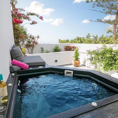 Sensia Luxury Studio With Hot Tub Oía Exteriér fotografie