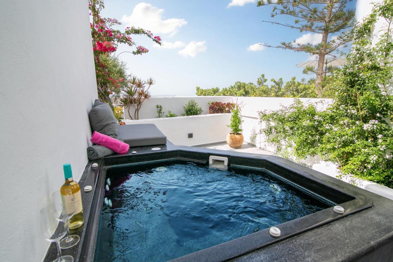 Sensia Luxury Studio With Hot Tub Oía Exteriér fotografie